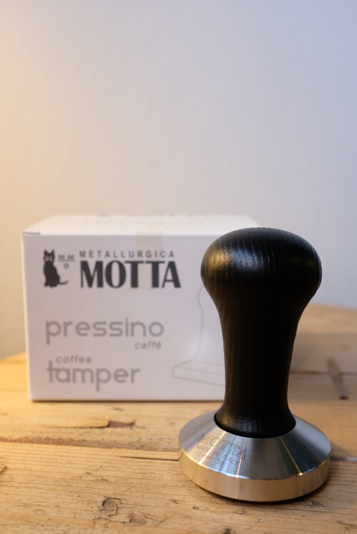 Motta Tamper Edelstahl plan mit Holzgriff schwarz convex 58mm