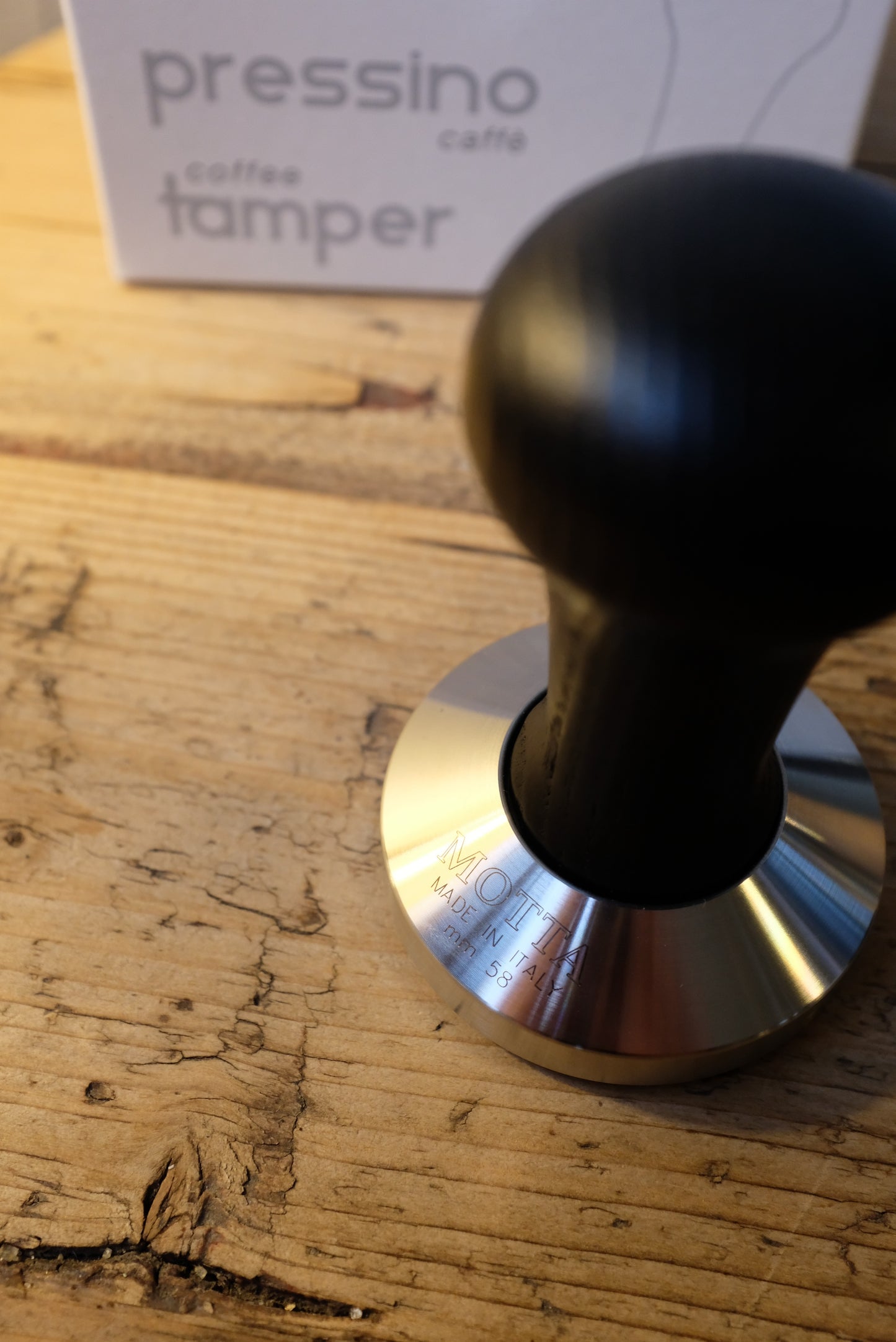 Motta Tamper Edelstahl plan mit Holzgriff schwarz convex 58mm
