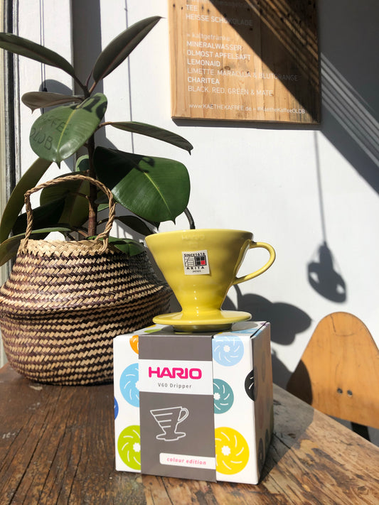 Hario V60 Handfilter 02 Porzellan Yellow (Colour Edition  inkl. 40 Papierfiltern)